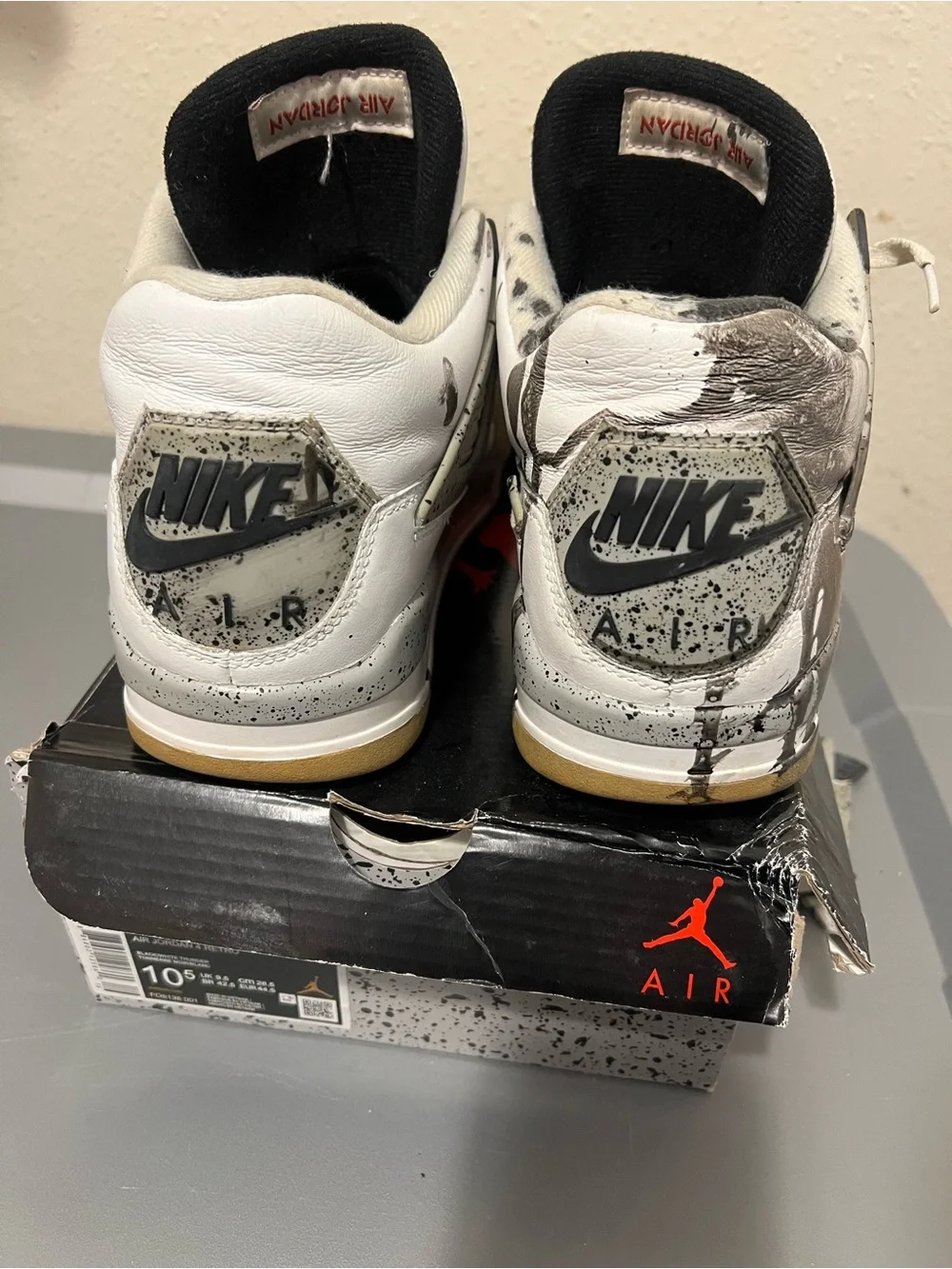 Air Jordan 4 Retro Men’s Sneakers - White/Black/Cement